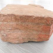 Фрагмент доменной печи Повенецкого чугунолитейного завода.<br />1-я треть ХVIII в.<br />Камень.<br />Размеры: 19,5 х 19 х 9,5 см.