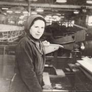 Антонина Матвеевна Быкова, станочница, стаж работы на лесозаводе - 36 лет.
<br />
